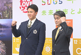 写真：プロ野球ドラフト会議で指名された高校生が豊田市長を訪問