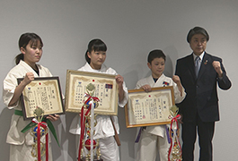 写真：豊田市フルコンタクト空手道協会所属選手が市長訪問