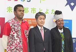 写真：オイスカ中部日本研修センターの研修生が市長訪問