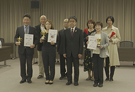 写真：豊田市インディアカ協会所属チーム 大会結果を市長報告