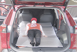 写真：車中泊避難者を想定した避難所運営訓練