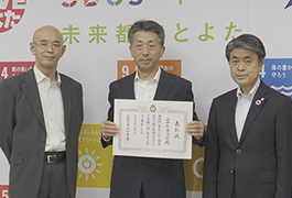 写真：愛知県環境保全関係功労者表彰受賞を市長に報告