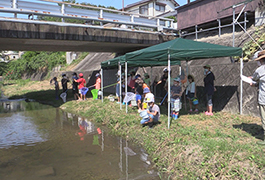 写真：西中山自治区川しらべイベント