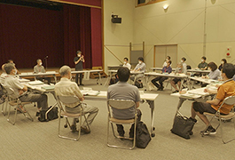 写真：市長から末野原地域会議への諮問と意見交換