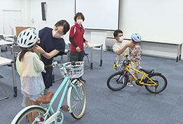 写真：自転車安全利用講習会を開催