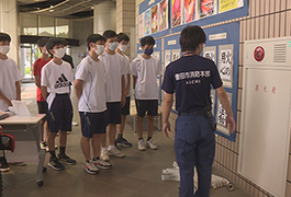 写真：高校生消防クラブ 消防士体験