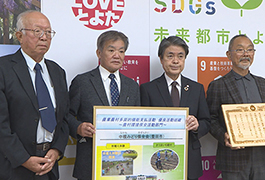 写真：愛知県知事賞を受賞「中根みどり保全会」が市長を訪問