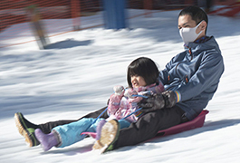 写真：旭高原元気村「雪そりゲレンデ」オープン