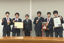 写真：全国聾学校卓球大会 優勝の高校生らが市長訪問