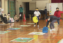 写真：豊松小学校 愛鳥ジャンボカルタ会