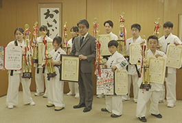 写真：豊田市フルコンタクト空手道協会所属選手が市長訪問