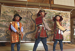 写真：君も武将になれる！七州城隅櫓でよろいを着てみよう！