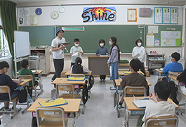 写真：西広瀬小学校の児童が映像制作の現場を体験