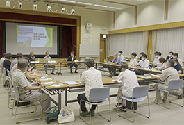 写真：若林地域会議から市長への提言に合わせて意見交換