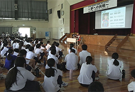 写真：勝田範彦さんを招き保見中学校で「豊かな人生に学ぶ会」