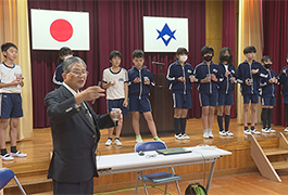 写真：佐切小学校で「藤嶋塾」開催