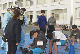 写真：豊田市消防本部が浄水小学校と合同訓練