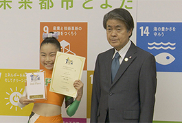 写真：ダンスの全国大会で入賞した小学生が市長を訪問
