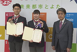 写真：豊田市弓道連盟所属選手 世界大会結果を市長に報告
