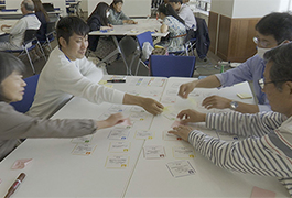 写真：カードゲーム「とよたSDGsマスター」体験会