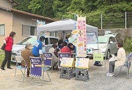 写真：「移動店舗メグリア便」の停留所8箇所で健康測定会