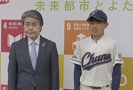 写真：硬式野球の全国大会に出場した中学生が市長訪問