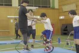写真：パラアスリート佐藤圭太さんによる特別授業