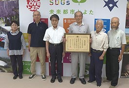 写真：令和7年度地域環境美化功績者表彰の受賞者 市長訪問