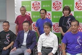 写真：マレーシアで演奏した三州足助太鼓のメンバーが市長訪問