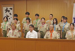 写真：ボーイスカウト菊章･富士章取得者 市長訪問