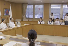 写真：中学生海外派遣団が市長･議長を訪問