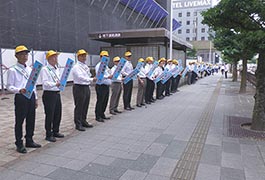 写真：豊田市議会による交通安全啓発活動