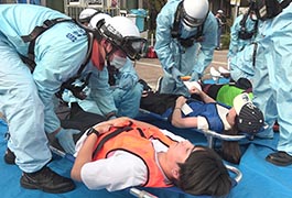 写真：豊田マラソン大会に向けて負傷事故を想定した合同訓練