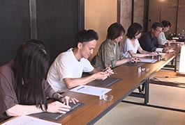 写真：紙屋鈴木家スタディーズ「四季の香りの線香づくり」