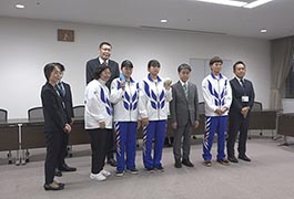 写真：全国障害者スポーツ大会出場選手 市長訪問