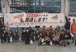 写真：豊田市駅西口デッキでお絵かきしよう