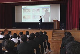 写真：講演会「お金の話～皆さんに知ってほしいお金のこと～」