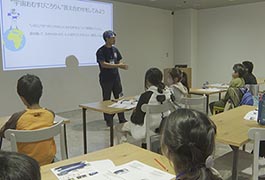 写真：宇宙をテーマにしたこども向けワークショップ