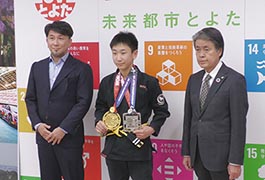 写真：ブラジリアン柔術の国際大会優勝選手 市長訪問