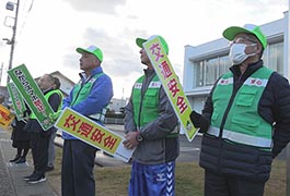 写真：ぴかっとわたるくん設置に伴う交通安全啓発