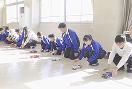 写真：燃料電池ミニカー教室