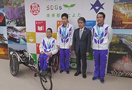 写真：全国障害者スポーツ大会優勝選手 市長訪問