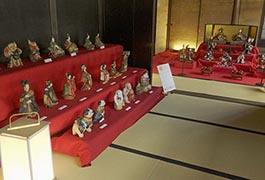 写真：企画展「紙屋鈴木家のおひなたち」