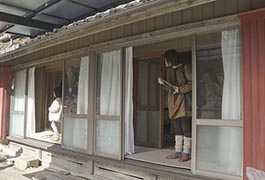 写真：山村地域の子育て環境を知る「空き家見学ツアー」