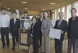 写真：公益財団法人あすてから「からくりオルゴール」寄贈