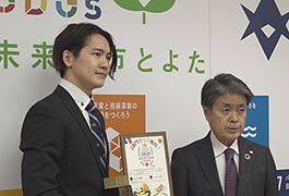 写真：日本初の本格的なチーズ審査会の金賞受賞者が市長訪問