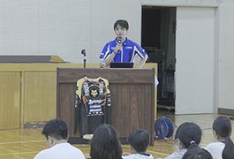 写真：夢に向かう卒業生に学ぶ会