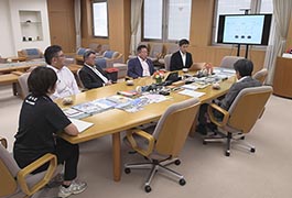 写真：株式会社OSSAの代表者が市長を訪問