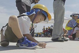 写真：国道155号豊田南バイパスの道路にお絵かきしちゃお！