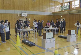 写真：パラアスリートによる学校訪問事業